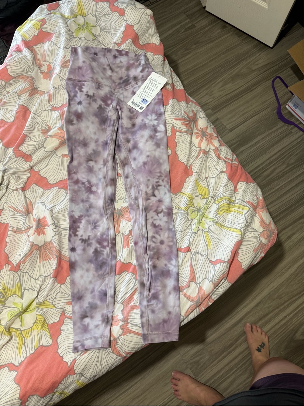 NWT woman’s size 4 lululemon athletica Purple Tie-Dye Align Pants